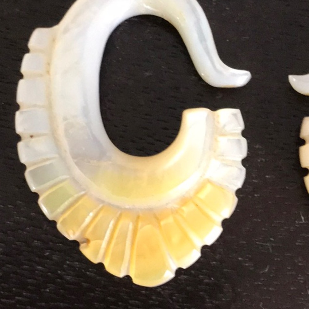 Shell Earrings - image 3